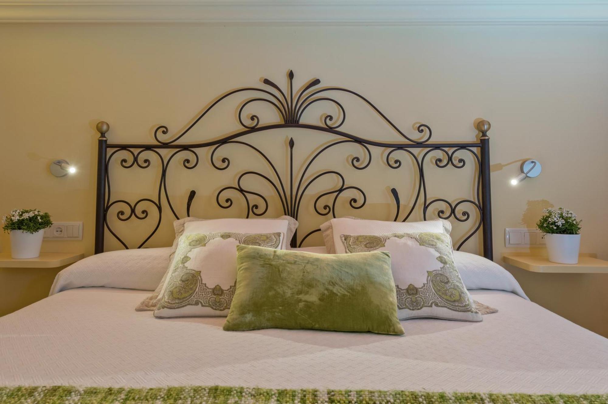 Hotel Cal Sastre Santa Pau Chambre photo