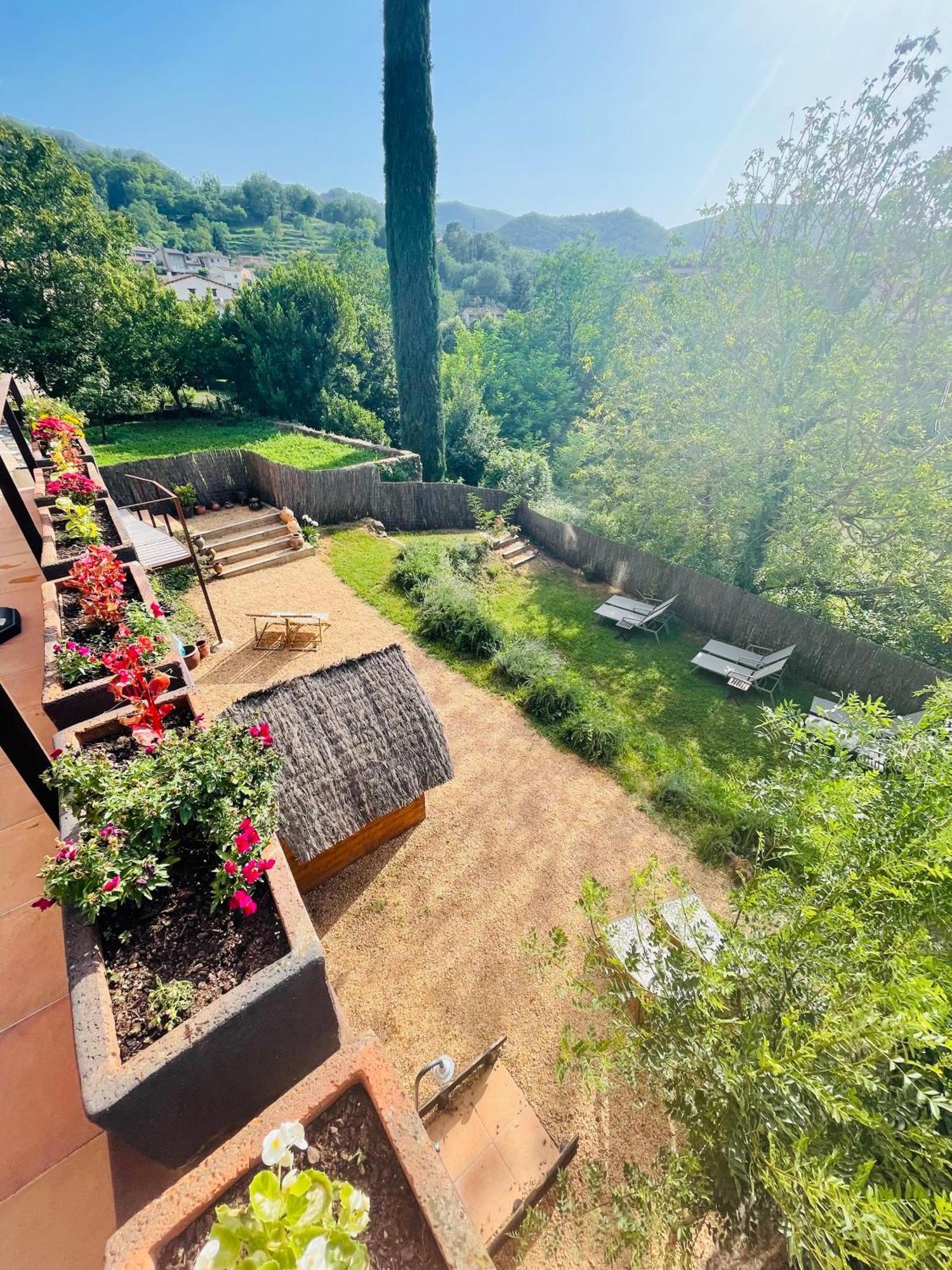 Hotel Cal Sastre Santa Pau Extérieur photo
