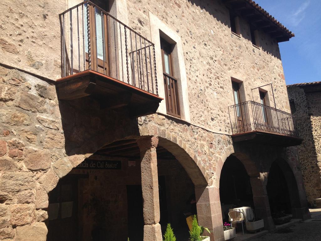 Hotel Cal Sastre Santa Pau Extérieur photo