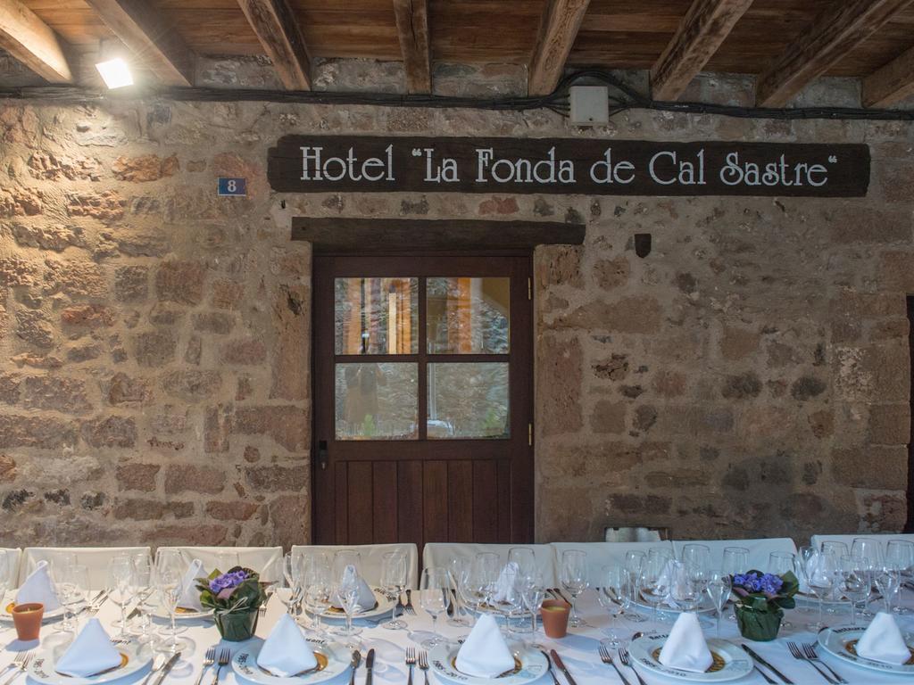 Hotel Cal Sastre Santa Pau Extérieur photo