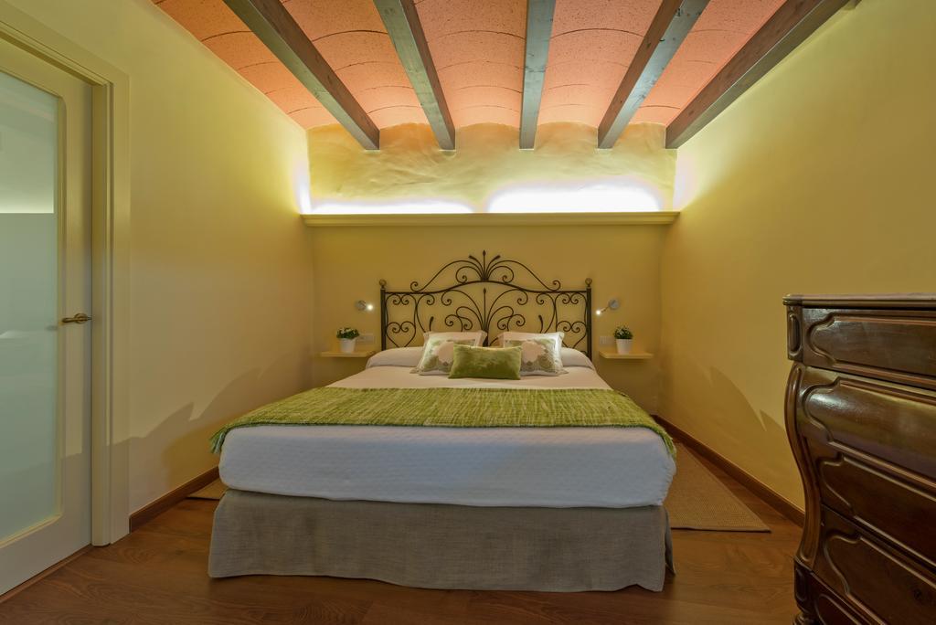 Hotel Cal Sastre Santa Pau Extérieur photo