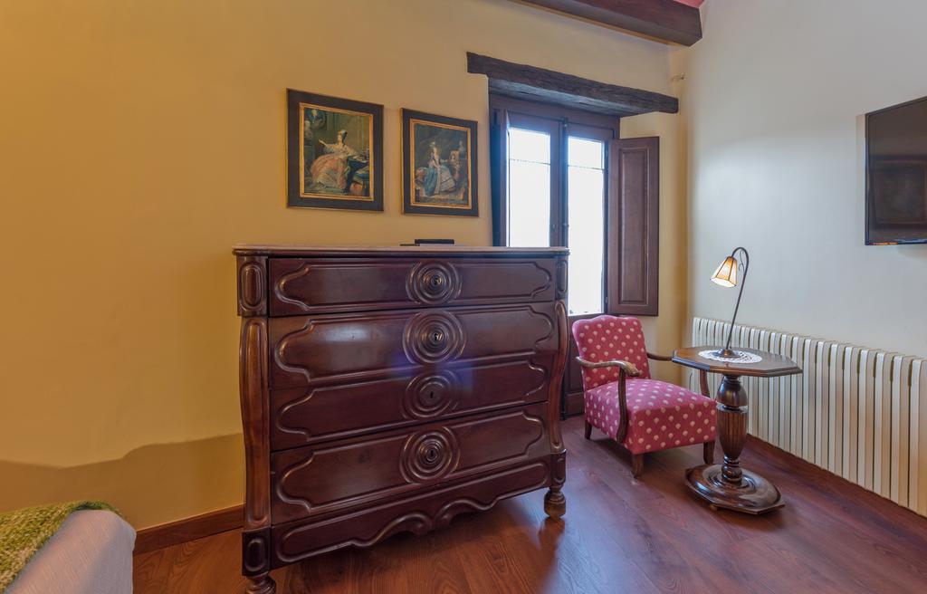 Hotel Cal Sastre Santa Pau Chambre photo