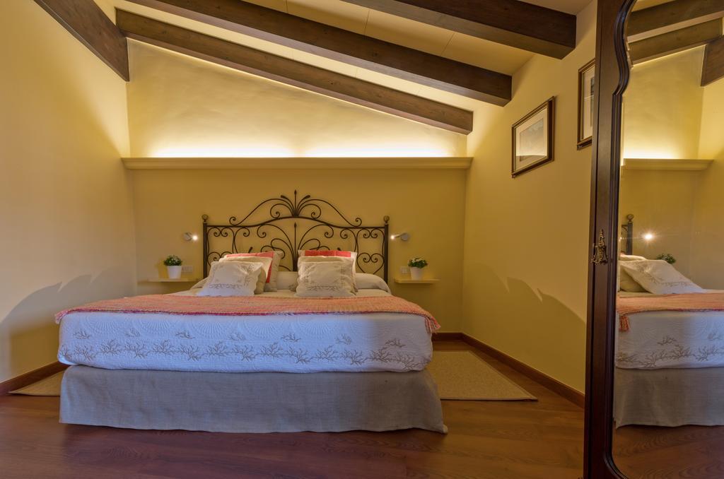 Hotel Cal Sastre Santa Pau Extérieur photo