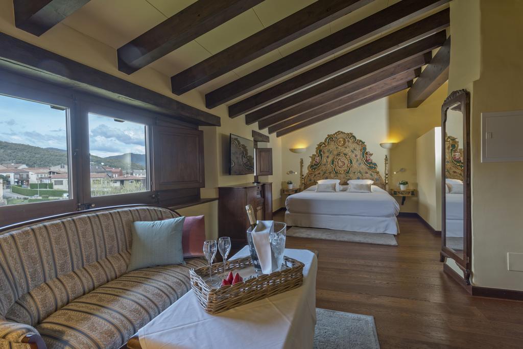 Hotel Cal Sastre Santa Pau Extérieur photo