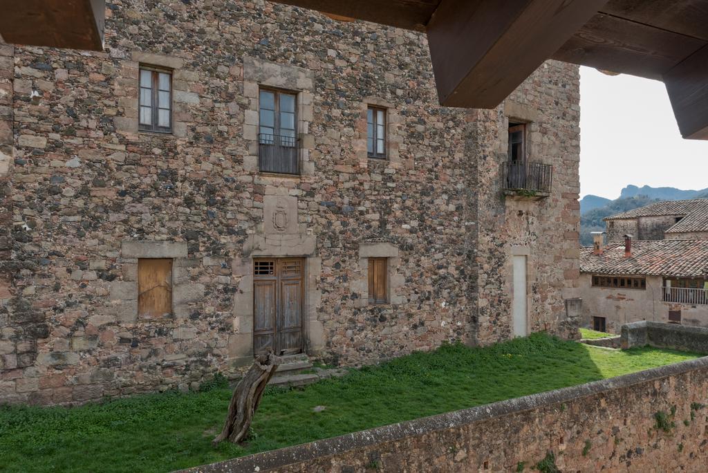Hotel Cal Sastre Santa Pau Extérieur photo