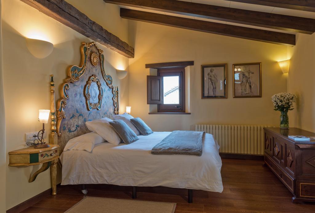 Hotel Cal Sastre Santa Pau Chambre photo