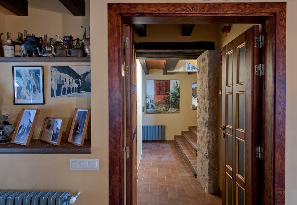 Hotel Cal Sastre Santa Pau Extérieur photo