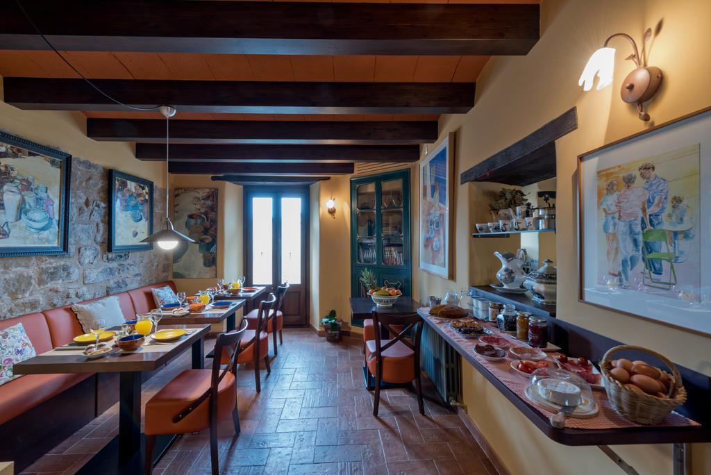 Hotel Cal Sastre Santa Pau Extérieur photo