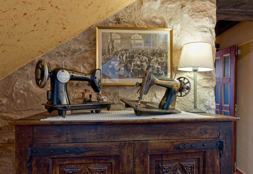 Hotel Cal Sastre Santa Pau Extérieur photo